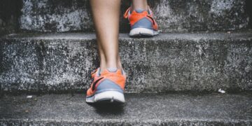 Why Your Knees Hurt When You Run — And What To Do About It